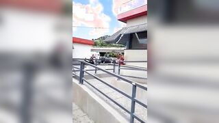 Questa è fissa qua fa i pompini ai camionisti