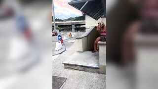 Questa è fissa qua fa i pompini ai camionisti