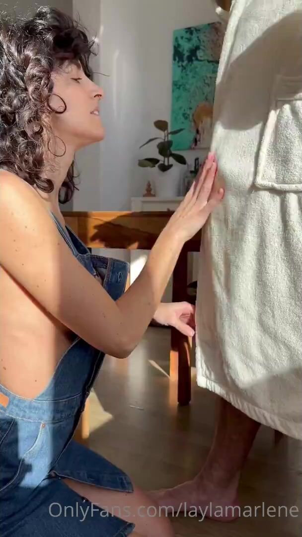 Milf italiana spompina marito che le sborra le tette