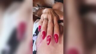 Milf italiana tettona si masturba con dildo