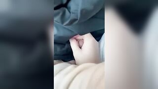 Sega e succhia il cazzo in treno al suo ragazzo