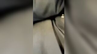 Sega e succhia il cazzo in treno al suo ragazzo