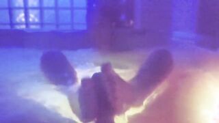 Footjob nell'idromassaggio fidanzata