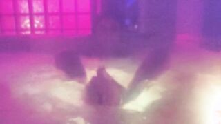 Footjob nell'idromassaggio fidanzata