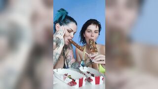 Chi delle due spompinarà meglio?