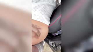 Tenta di inculata a pecorina sulla 500 in camporella