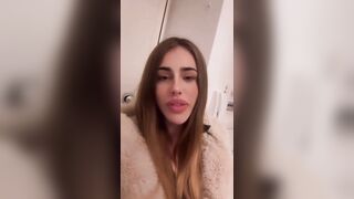 Asia Gianese - Preferisco essere real e stare sul cazzo che gatta morta