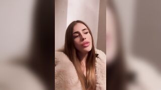 Asia Gianese - Preferisco essere real e stare sul cazzo che gatta morta