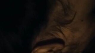 Non ti fermare - Pompino in macchina fidanzata che ingoia