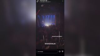 Christina Bertevello balla mezza nuda in discoteca