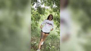 Ragazza esibizionista flsh tettone outdoor