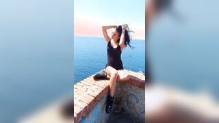 Flash tette ragazza italiana esibizionista al mare