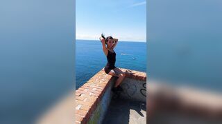 Flash tette ragazza italiana esibizionista al mare