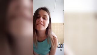 Fidanzata con belle tette si masturba