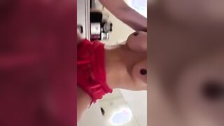 Efe Bal video porno col cazzo duro