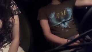 Seduce in auto amico del fidanzato e lo scopa (Dialoghi in Italiano)