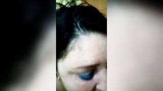 Il cornuto le telefona mentre mi sta facendo un pompino