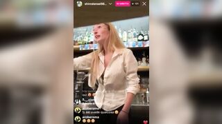 Ora chiudo il bar andate affanculo e da domani onlyfans e vado a succhiare i cazzi