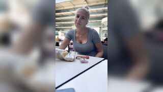 Al ristorante senza mutandine