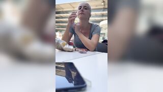 Al ristorante senza mutandine