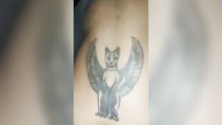 Mi scopa la moglie a pecorina in macchina e lei gode