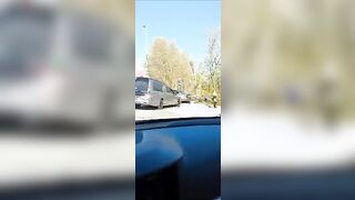 Va a puttane col carro funebre