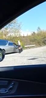 Va a puttane col carro funebre