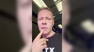 Un'altra giornata di merda anche a me oggi tocca farmi le seghe