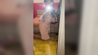 Si riprende col cellulare spompinando un bel cazzo nero