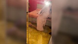 Si riprende col cellulare spompinando un bel cazzo nero