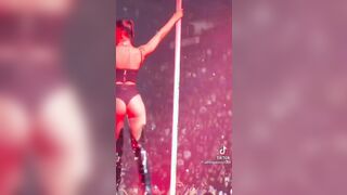 Elodie sexy in concerto