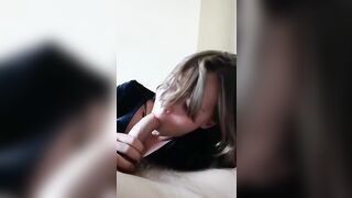 Pompino fidanzata 18 enne che ingoia la sborra