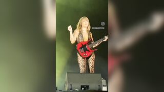 Victoria dei Maneskin in concerto