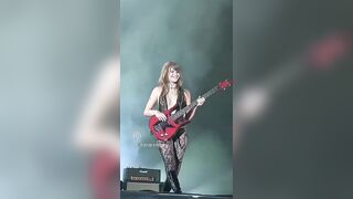 Victoria dei Maneskin in concerto