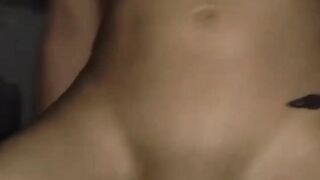 La sua faccia da troia mentre lo prende a smorzacandela