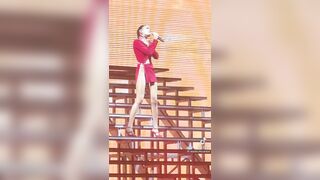 Elodie vestitino hot in concerto