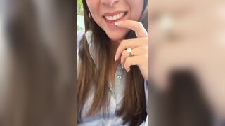 Ti faccio vedere la fica in pausa pranzo