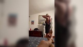 Moglie matura si spoglia a casa dopo cena