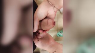 Mi monto il latte fresco per colazione