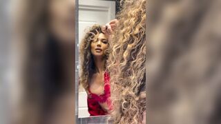 Samira ex gieffina sexy lingerie rossa