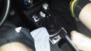 Pompino in auto fidanzata 18 enne