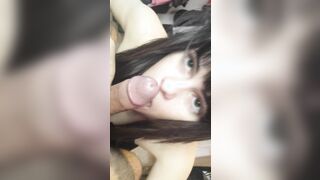 Amore succhialo piano e guardami che mi eccita