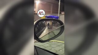 Coppia esibizionista scopa a Parma di fronte al Mc Donalds