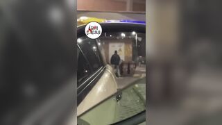 Coppia esibizionista scopa a Parma di fronte al Mc Donalds