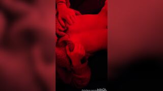 Grealisisters si accarezza le tette e il culo of