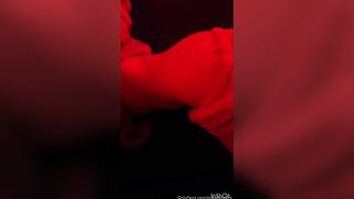 Grealisisters si accarezza le tette e il culo of