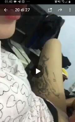Porca napoletana si fa leccare la fica