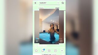 Alessia Andreano nuda in piscina