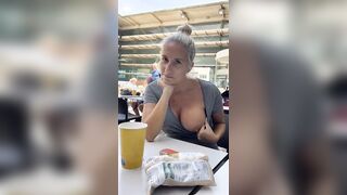 Flash tette al ristorante