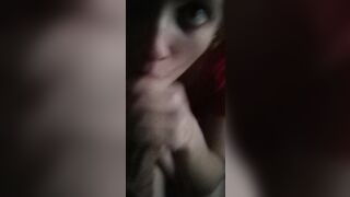 Giovane fidanzata italiana fa un bel pompino